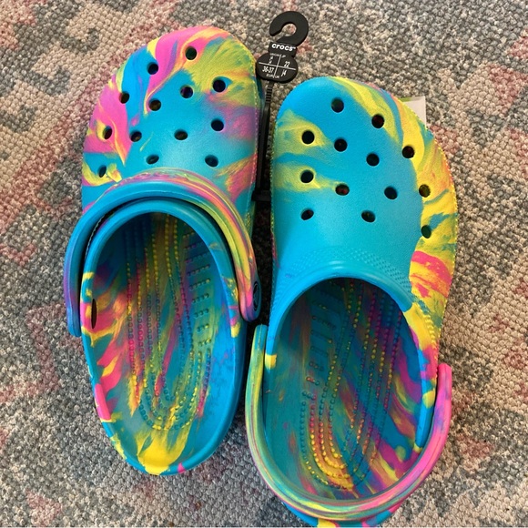 NEW Rainbow Tie Dye Crocs Size J4 - Picture 6 of 9